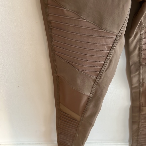 Alo leggings - Picture 2 of 5